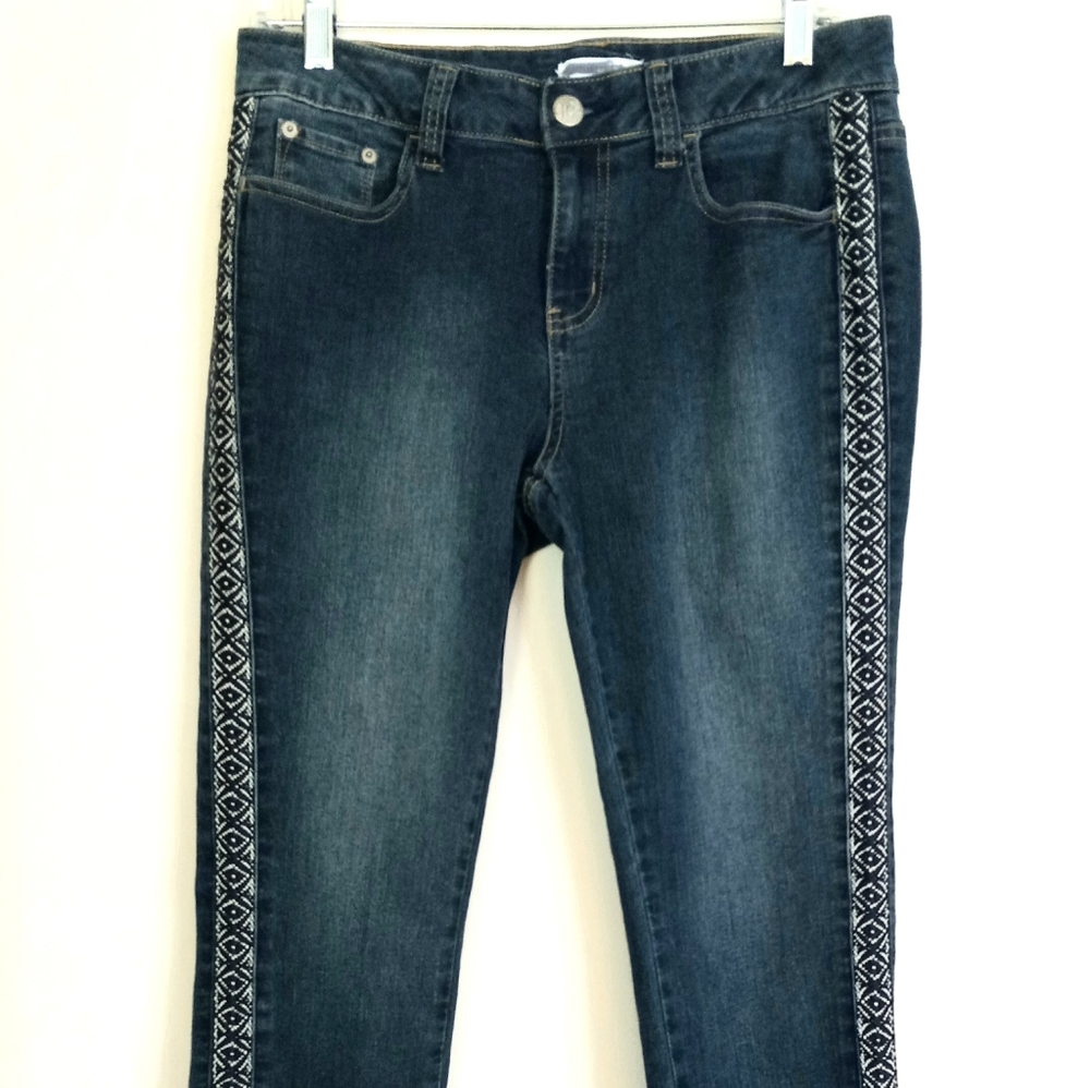 Westport women's size 6 cropped jeans. Tribal Print stripe sides. Straight leg